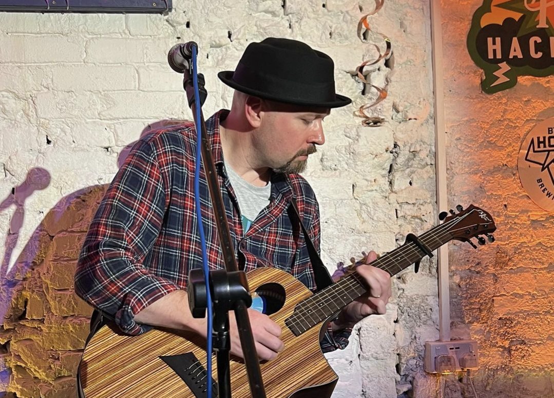 This is one of my favourite shots to come out of last week's tour - this one taken by Ash from <a href="/fendahlene/">Fendahlene</a> - who was a total legend btw. This was at the show in #Beckenham for <a href="/ThornsettRoad/">LiveAtThornsettRoad</a> , which was an absolute blast!