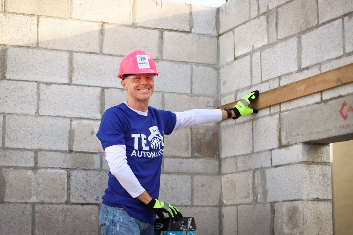 Our Associates are on a mission to continue making an impact in our communities! 🏡Together with @HabitatBroward, we're continuing to build a home for the Henry family. #DRVPNK #AutoNationCares #HabitatForHumanity #BuildingCommunities