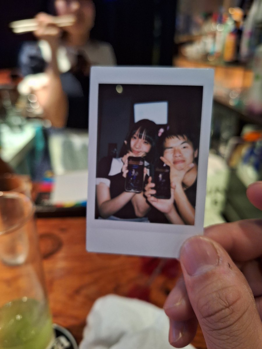 c_d9x's tweet photo. メイドさんとダーツができるところでチェキマッチ
#負けもうし
#flolia https://t.co/3AMP6wt0Wa