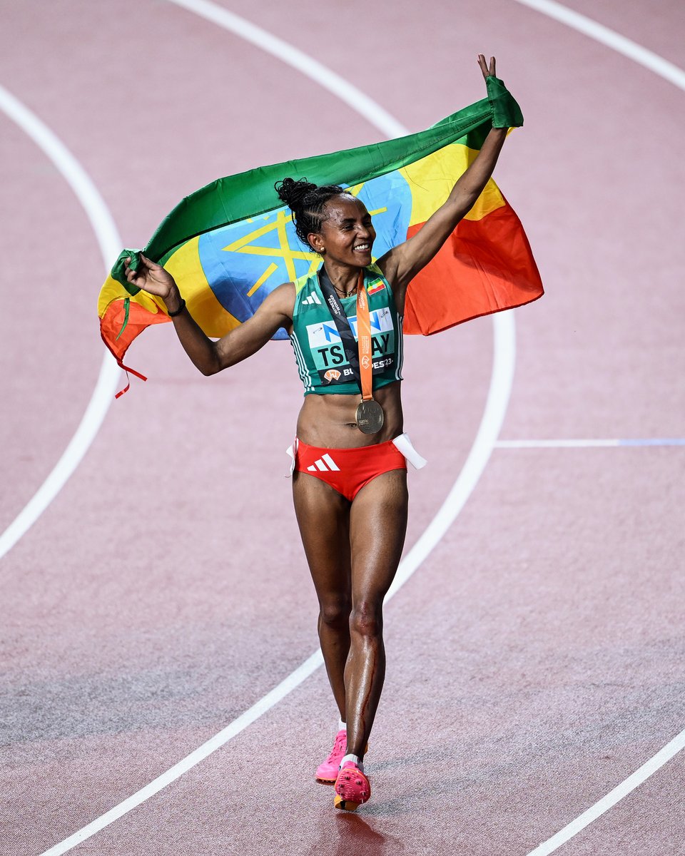 WorldAthletics's tweet photo. World Athlete of the Year nominee - Gudaf Tsegay 🇪🇹

2023 accolades ⬇️

#WorldAthleticsChamps 10,000m 🥇
@Diamond_League  5000m champion 💎
5000m world record 14:00.21 ⏰
World-leader 10,000m 1️⃣

#AthleticsAwards https://t.co/8munzmDjsg
