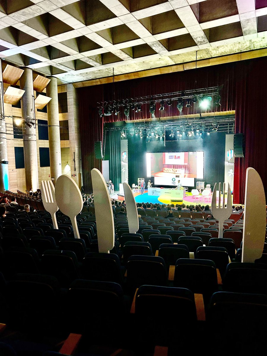 Segundo día en <a href="/binomico/">Binómico</a> #Huelva se ha vestido de gala para acoger este congreso gastronómico abierto al mundo. En el escenario hoy #xantyelias de #fincaalfoliz y Juan Manuel Barrionuevo que han subido al escenario a @FrancisPaniego 

#food #foodies #cocina #gastronomia #cocina