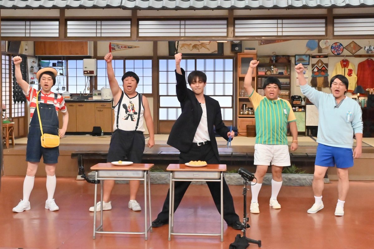 BananaSand_TBS's tweet photo. #バナナサンド 🍌🥪
11月7日(火)よる8時〜🌈

#KingandPrince #永瀬廉
サイコログルメでバトル🎲
#SnowMan #宮舘涼太
ハモリ我慢に参戦🎤🔥

写真から悟ってください🤳
とにかくわちゃわちゃ楽しい1時間です
詳しい放送内容は…近日公開🤫
(1週間後くらい)
公式Twitterが最新情報出します
お楽しみに💛 https://t.co/26Kev7Z9mJ