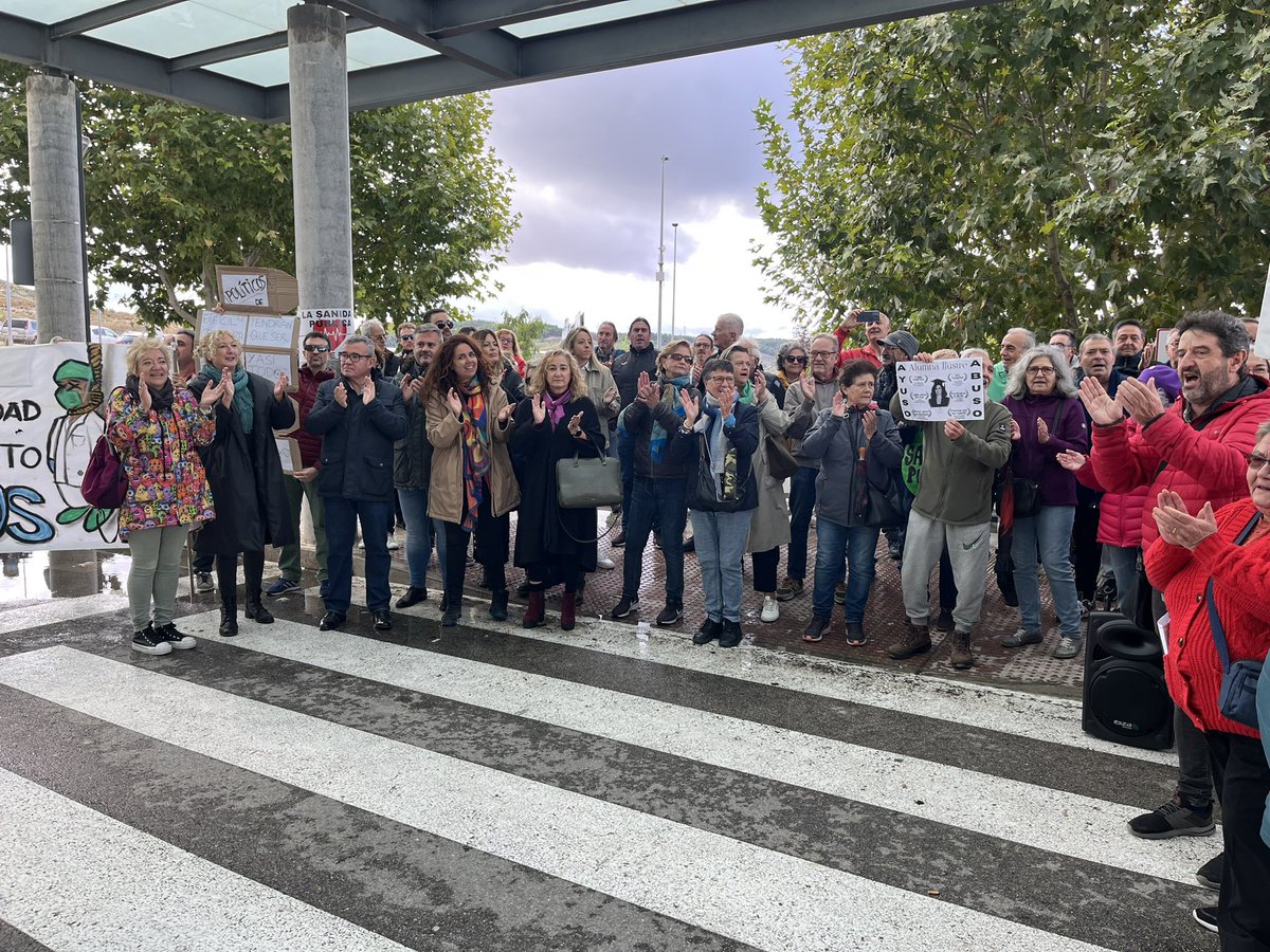 Es inadmisible la situación que atraviesa la #SanidadPública madrileña y, concretamente, el Hospital del Sureste y su personal sanitario.

Por ello, una vez más, nos hemos sumado a la concentración convocada por las Plataformas de #Rivas y #Arganda, para exigir más recursos!