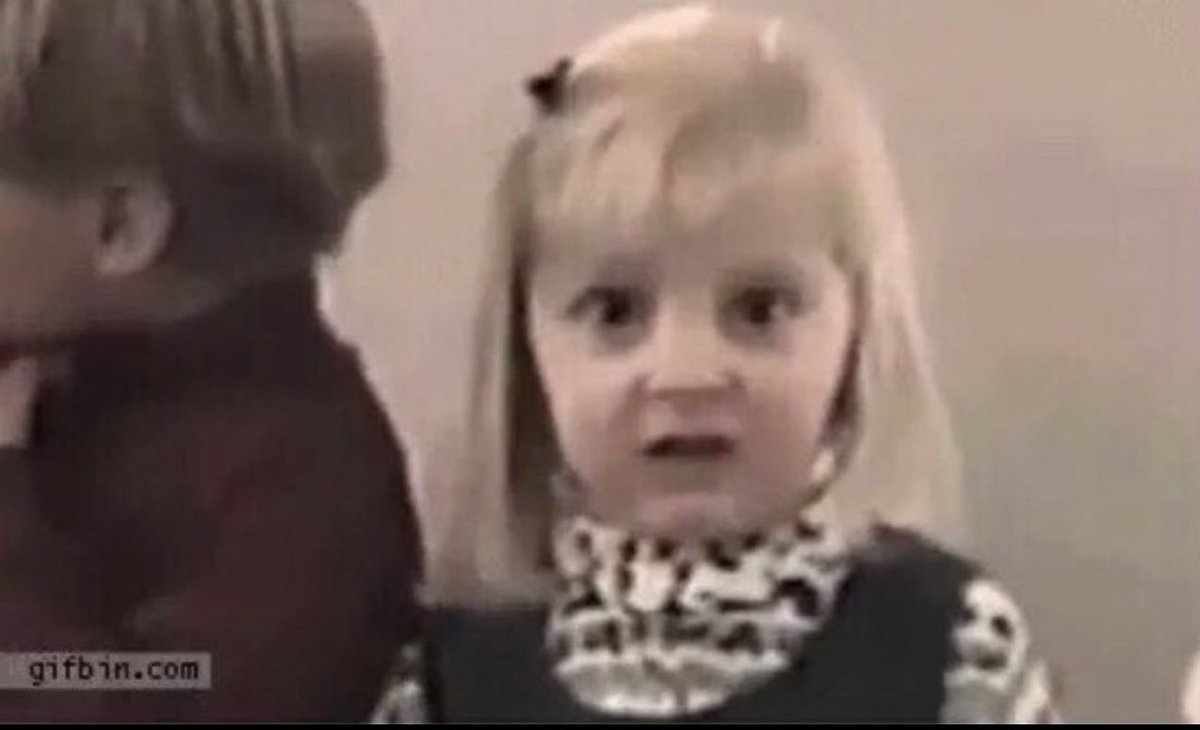 Un amigo está de novio, pero la va a dejar porque está con otra.  
Che le digo, no da eso de agarrar antes de soltar.
Contesta: Nadie se va a comprar zapatos descalzo
Yo: