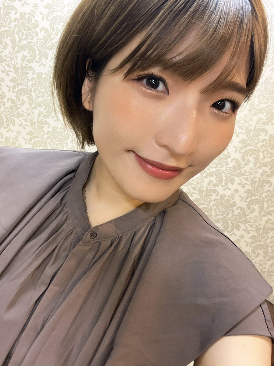 arikachin's tweet photo. 新アイドル戦国時代
STAR☆COLLECTION
無事に終わりました🥳🎤
一曲のためにご来場下さった皆様ありがとうございました😭
【瑠璃色の地球】を歌わせていただきました🌏

夏に着ようと買ったのに忙しすぎて毎日ジャージで過ごしw出番なく眠っていたワンピースを衣装にしました🥰笑
#新アイドル戦国時代 https://t.co/dN72kdHEB3