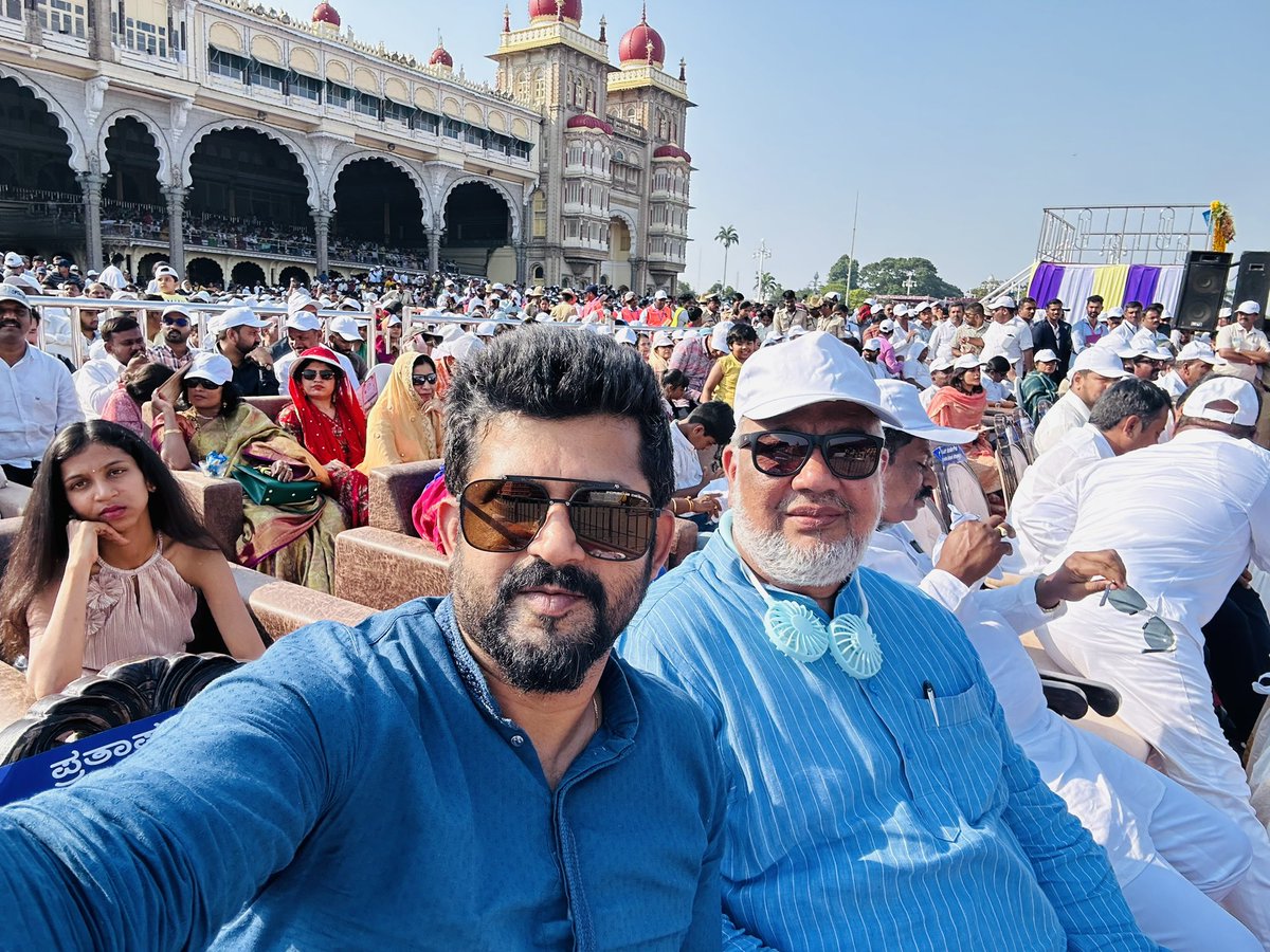 mepratap's tweet photo. ಅಂಬಾರಿ ಮೇಲೆ ಅಮ್ಮ https://t.co/heQvOZ7o9Y