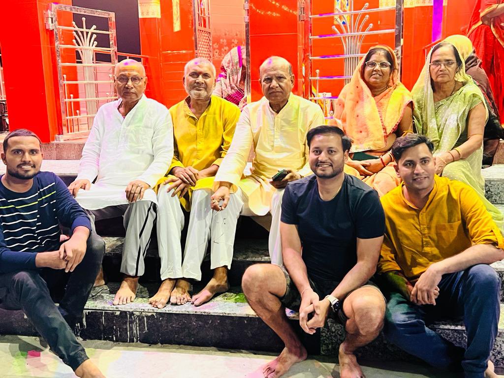 dranuj_k's tweet image. ईश्वर ने हमारे परिवार को एक बेहद पवित्र कार्य के लिये चुना जिसके फलस्वरूप अपने गाँव में 
माँ भगवती के मंदिर का निर्माण कार्य संपन्न कराने में हम लोग सक्षम हुए।

इस नेक कार्य में हर ग्रामीण का सहयोग भी हमें मिलता रहा।

आप सबों को दुर्गापूजा की हार्दिक शुभकामनाएँ।