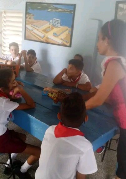 RadioSantaCruz_'s tweet photo. #SantaCruzdelSur 🇨🇺/Fiesta del saber: ¡ya comenzó en nuestro Palacio de Pioneros Solecitos del Sur el Curso de formación vocacional 📚🗣✍️ 2023-2024!

👉La orientación profesional también forma parte de la labor instructiva en el centro. (Con 🖊📸: @EducacionDel)
#Camaguey #Cuba https://t.co/gjN8zztgKh