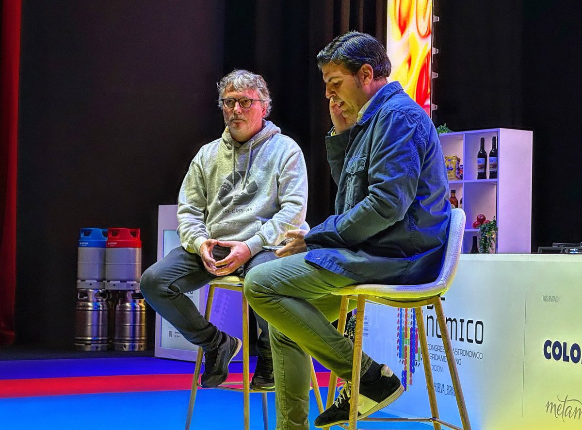 Segundo día en <a href="/binomico/">Binómico</a> #Huelva se ha vestido de gala para acoger este congreso gastronómico abierto al mundo bajo el inspirador lema “Metamorfosis”. En el escenario #andoniluisaduriz y Alberto, el director de #Binomico 

#food #foodies #cocina #gastronomia #cocina #comida