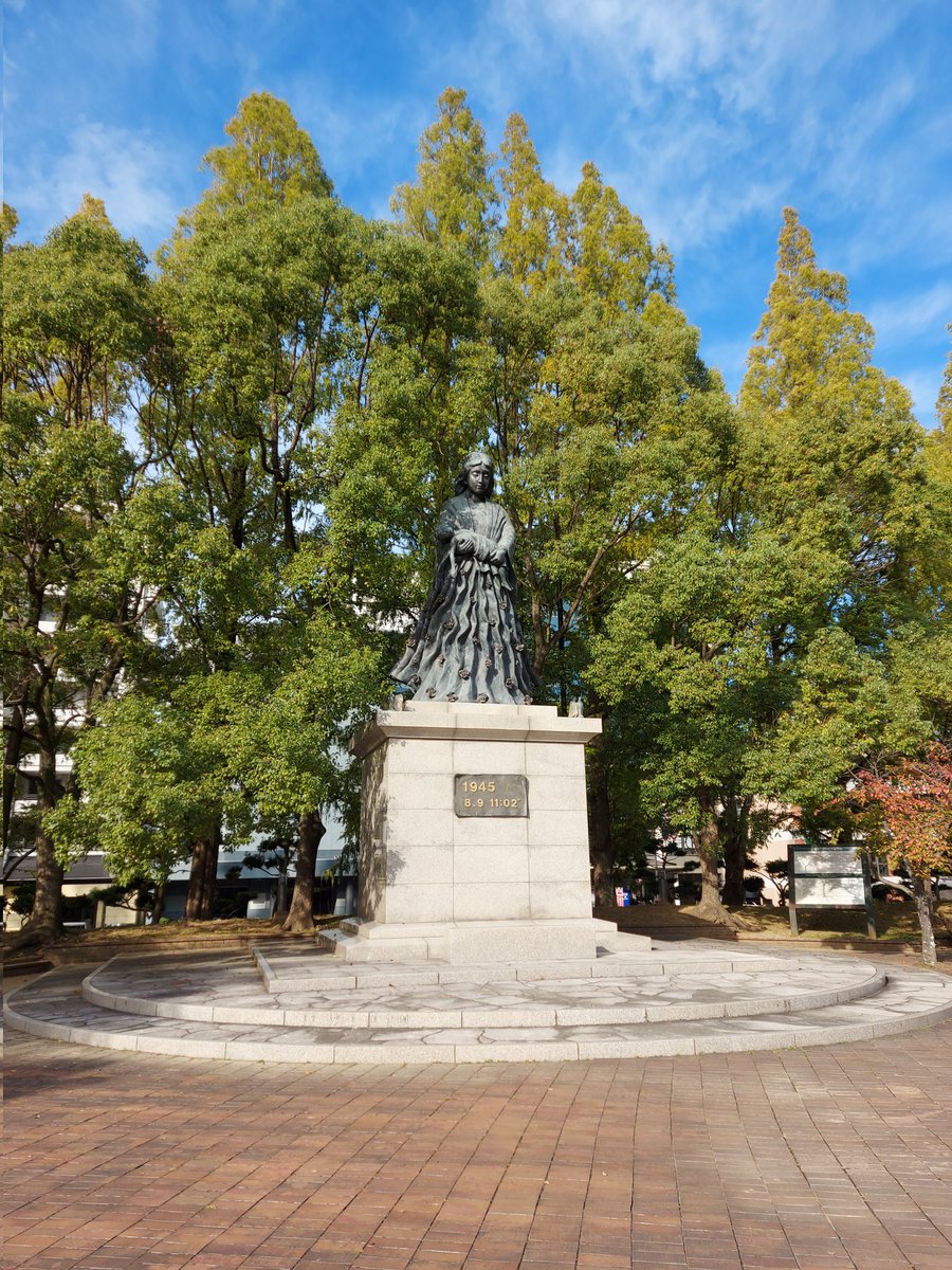 Lauren Constance tweet media