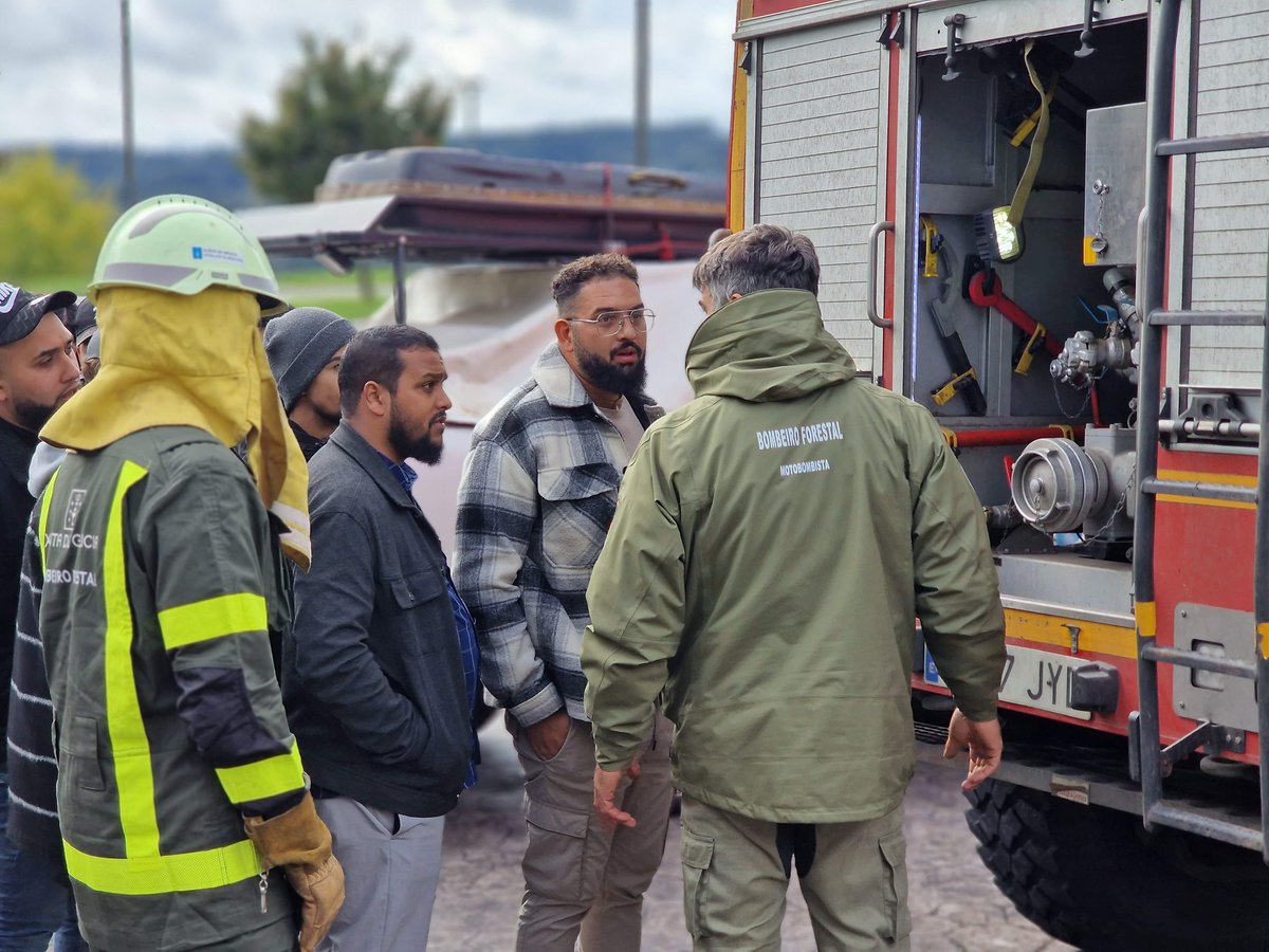 Dist_Forestal9's tweet photo. Actividade de extensión forestal coa Fundación Secretariado Xitano de Lugo na que demos a coñecer o traballo en equipo que realizamos tanto nas tarefas de xestión forestal como de prevención e extinción de incendios forestais. O monte é vida! 
#montes #divulgaciónforestal #lumes https://t.co/ZPrqWxXDGE