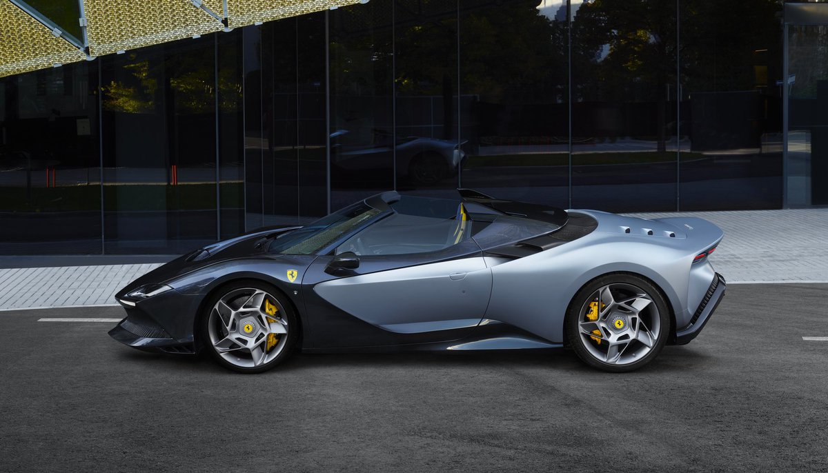 alexdazztrimss's tweet image. Welcome the ultimate addition to the #FerrariOneOff series: the #FerrariSP8.

What truly sets it apart is its open-top design, which showcases its sporty character, while the exclusive matte Argento Micalizzato colour pairs harmoniously with its carbon-fibre elements.

#Ferrari