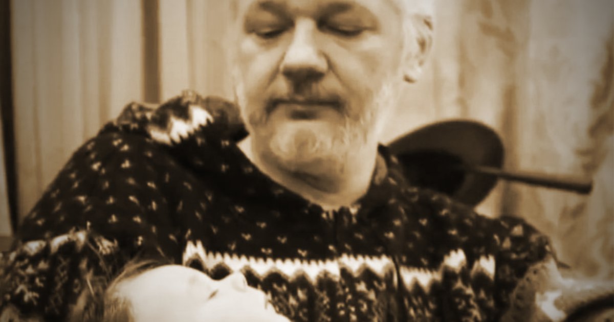 thetrustfalldoc's tweet photo. "Every generation has an epic fight. Julian represents the fundamentals of what it means to live in a free society" 
- Stella Assange
Support the film here: https://t.co/3OSWpFPb89 #FreeAssangeNOW #Assange #FreeAssange #NoExtradition #FreeSpeech #PressFreedom https://t.co/GZv7CfCbi8