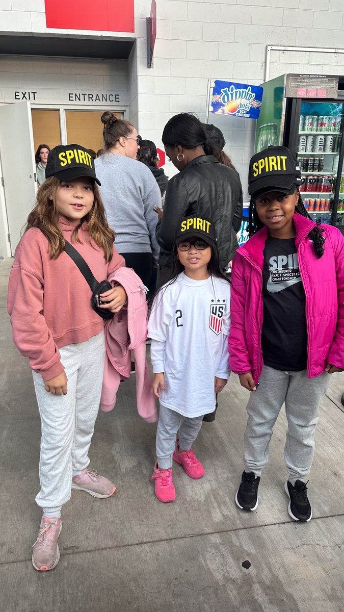 tocajuniorsfc's tweet photo. ⚽️ U10 Girls STARS enjoying the Youth Soccer Night with the Washington Spirit at Audi Field!

🍂 2023 Fall Season
🏆 @msisoccer

🔵🔴 #WeAreToca #TOCA #tocajuniors #PLAYsimple #TOCAsimple #Futbol #Football #soccer #msisoccer #washingtonspirit #audifield #msiday #youthsoccer https://t.co/pU8tbpuYBU