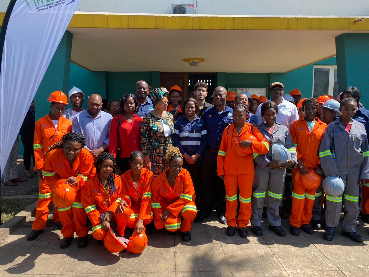 FDC_Moz's tweet photo. "O empoderamento económico da rapariga tem sido uma ferramenta essencial na redução da desigualdade de género e na busca por uma comunidade mais equitativa". -  Adelino Xerinda, Director de programas da  FDC 

#vivamais #formacaoprofissional #avanterapariga #ifpelac https://t.co/wypImQ3HPj