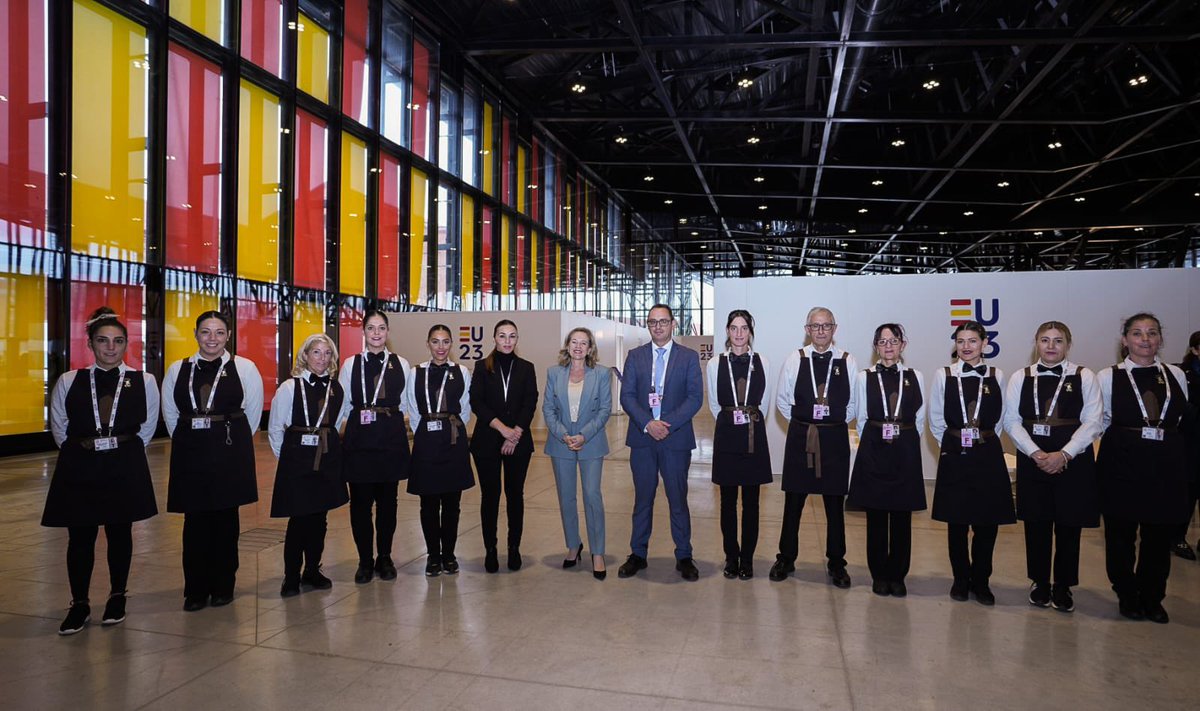 NadiaCalvino's tweet photo. Muchísimas gracias y enhorabuena a @paradores #León @leoncultural @cocinandos y @CatyRest por la extraordinaria acogida de la reunión informal de Ministros de Telecomunicaciones y Digital de la UE.

Magnífico servicio en un marco incomparable.

#OrgulloDePaís
#EU2023ES🇪🇺🇪🇸 https://t.co/9bSJOjDjvl