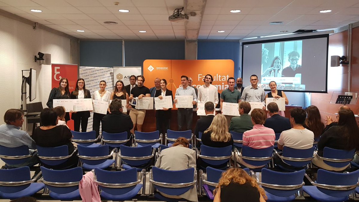 UIBuniversitat's tweet photo. 🏆👏 Enhorabona als guanyadors dels VII Premis CEIB al Talent Universitari #UIB - #Economia i #Empresa!
@Economistas_IB @FEE_UIB @FundacionAsima @CaixaEnginyers #PremisCEIB
🔗 Llegeix la notícia! https://t.co/UPD4EqyGZh https://t.co/kXwTaHFGkS