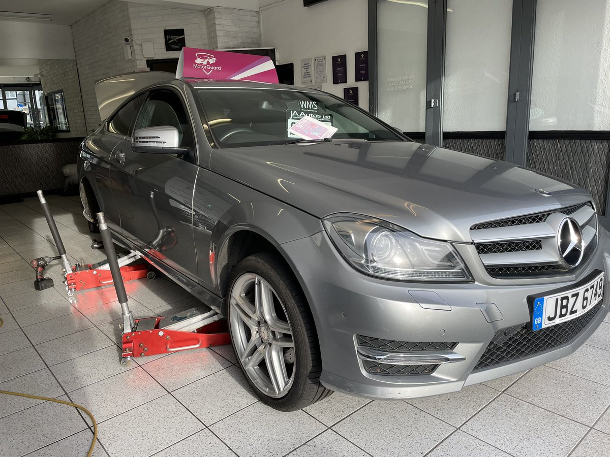 Wheel refurbishment day on this stunning #mercedes C Class coupe 🔥 #wheelsWednesday