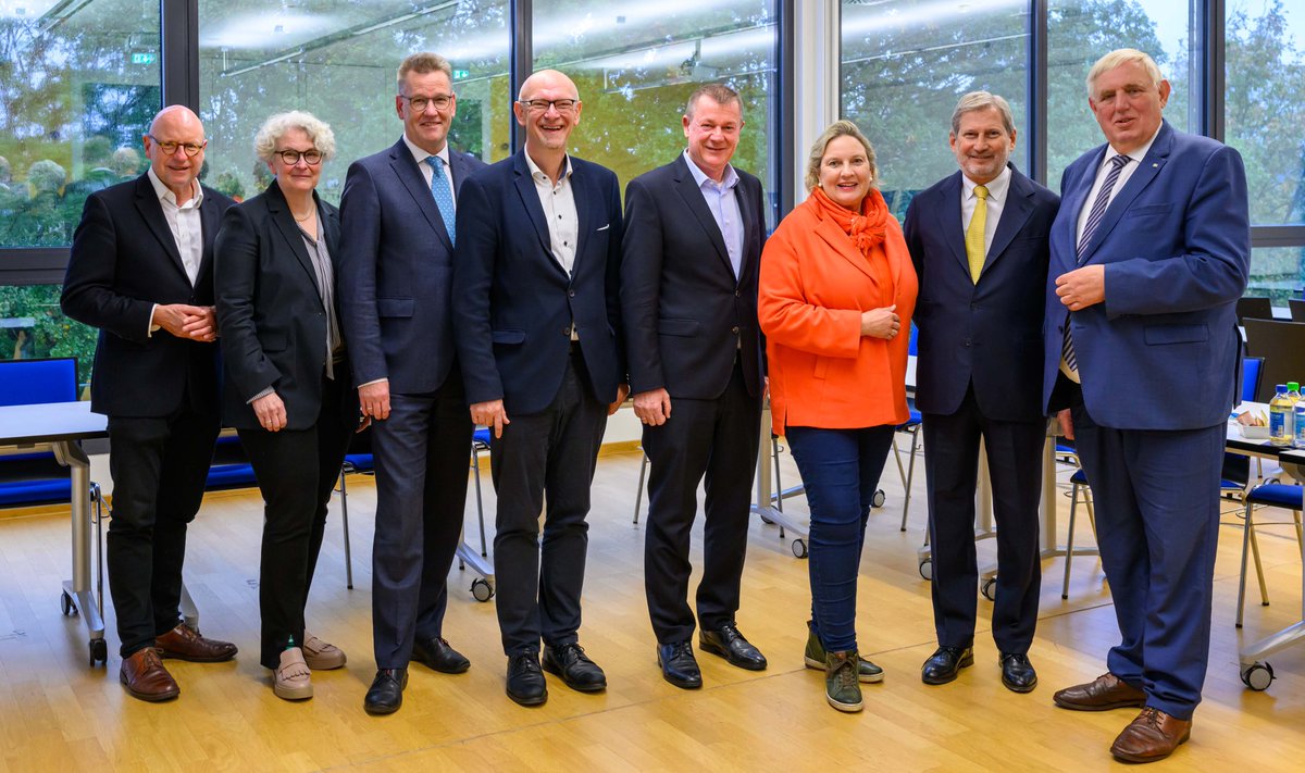 fzj_iek's tweet image. EU Commissioner visits #MEETBatteryResearchCenter and #IEK_12 @fz_juelich to strengthen #knowledge and #technology transfer in #Europe:

fz-juelich.de/en/iek/iek-12/…

#Energy #BatteryResearch