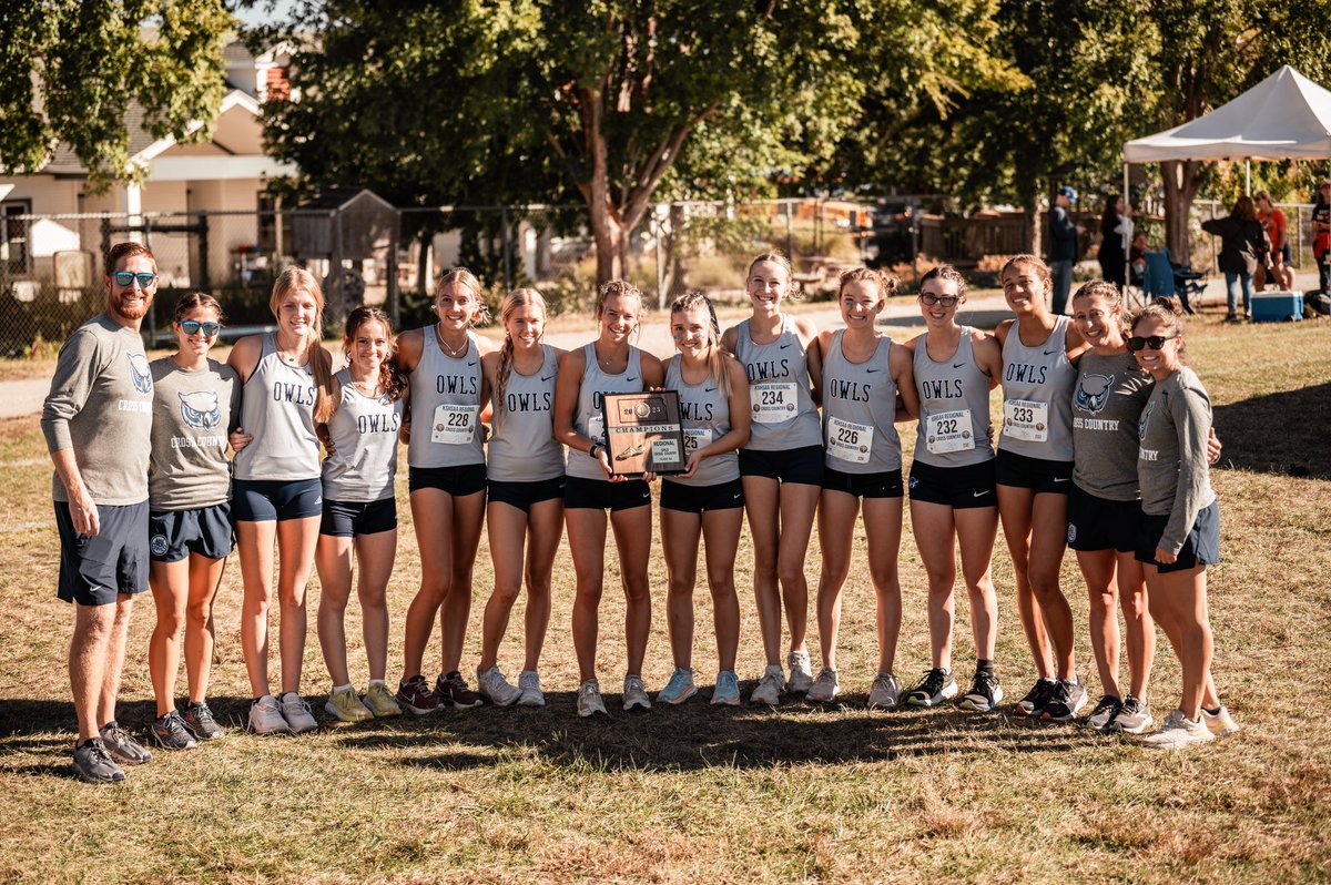 owlxc's tweet photo. -REGIONALS- 
Girls win their 4th straight Regional Championship. They will compete at the State Meet at Rim Rock this weekend. 💙 Always FUN with this crew! 🤩
📸: @PhotographyCate https://t.co/5cMV7MhDeJ