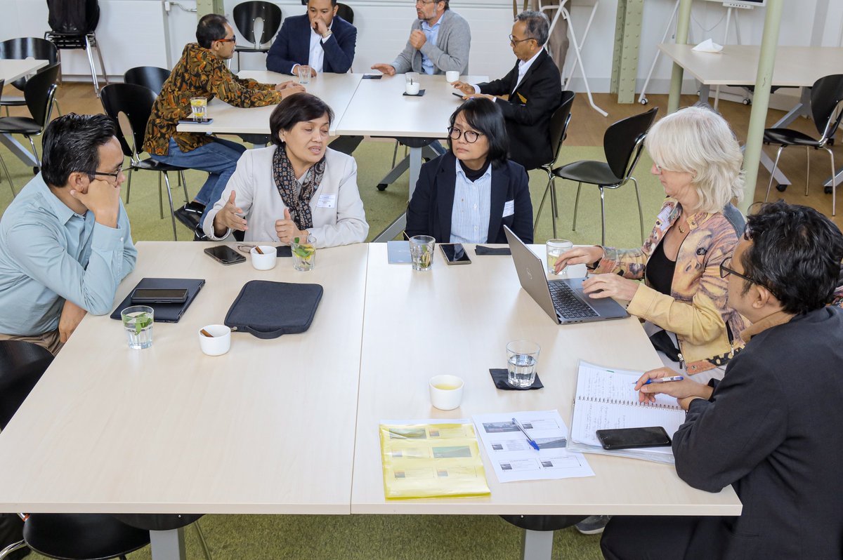 tudelftglobal's tweet photo. The outcomes of the event will stimulate future collaborative research, #knowlegdeexchange &amp; #capacitybuilding. Our joint @itbofficial &amp; @tudelft expertise is of high value in cocreating the knowledge and innovation ecosystems to tackle #energytransition challenges in #Indonesia. https://t.co/RhE6yfi0sp