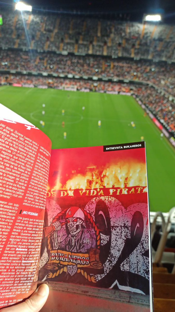 Coooon la botella de ron...
<a href="/DetrasPorteria/">DETRÁS DE LA PORTERÍA</a> 
<a href="/bukaneros92/">Bukaneros</a>