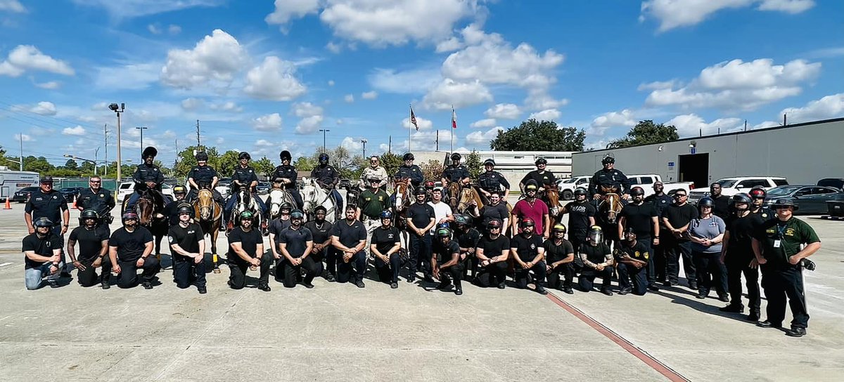 HCSOMounted's tweet image. SRG Basic, HCSO-Mounted Integration Day. Great work platoon!
#HCSOMounted #mountedpatroltraining #SRG #SpecialResponseGroup