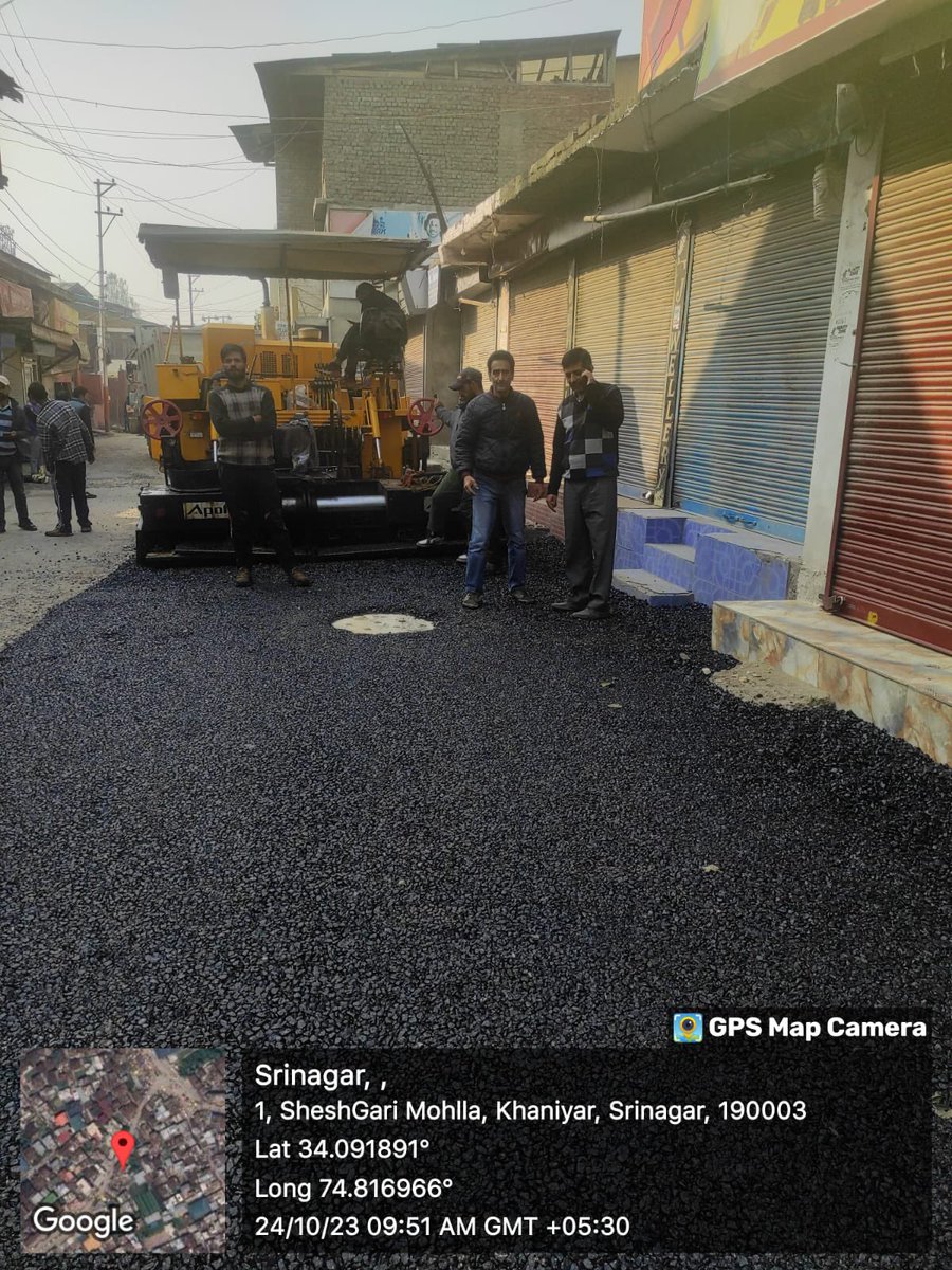 SMC_Srinagar's tweet photo. #SMC #Macadamisation #CityRoads https://t.co/1iaRpgSoGH