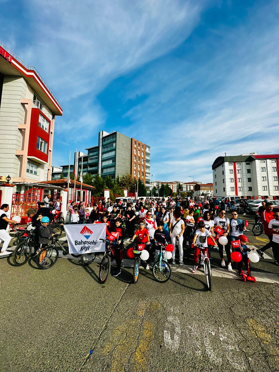 Cumhuriyetimizin 100. yılında Çorlu Bahçeşehir Koleji öğrencileri, öğretmenleri ve velileri ile birlikte ‘’100.yıl Bisiklet Turumuzu " gerçekleştirdik. 

İlelebet izindeyiz.. ∞