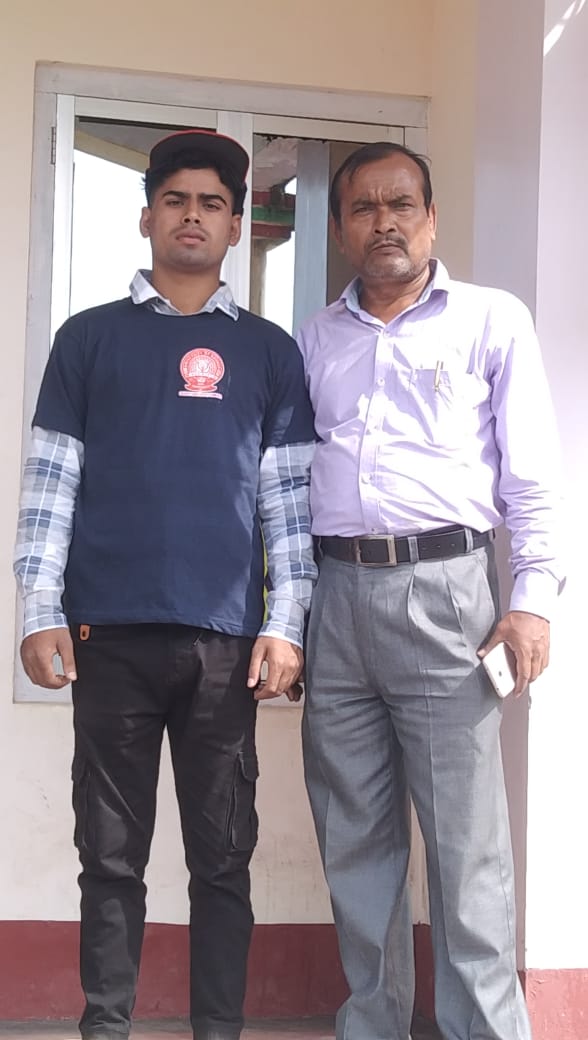 nsshalakaura's tweet photo. NSS VOLUNTEER OF AR COLLEGE, ALAMGANJ Who  has Selected to Carry Amrit Mitti (Meri Mati Mera Desh) to New Delhi, Visited Halakura College NSS Office, Dhubri-Assam, today along with the Programme Officer of the College. He will march to Delhi tomorrow. https://t.co/lQbnHtnlA1