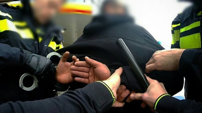 055_Nieuws's tweet photo. Apeldoorn - Politie houdt nieuwe verdachten aan na dodelijk steekincident in Apeldoorn https://t.co/tIpeViL6uh https://t.co/tLMZAJFBfs