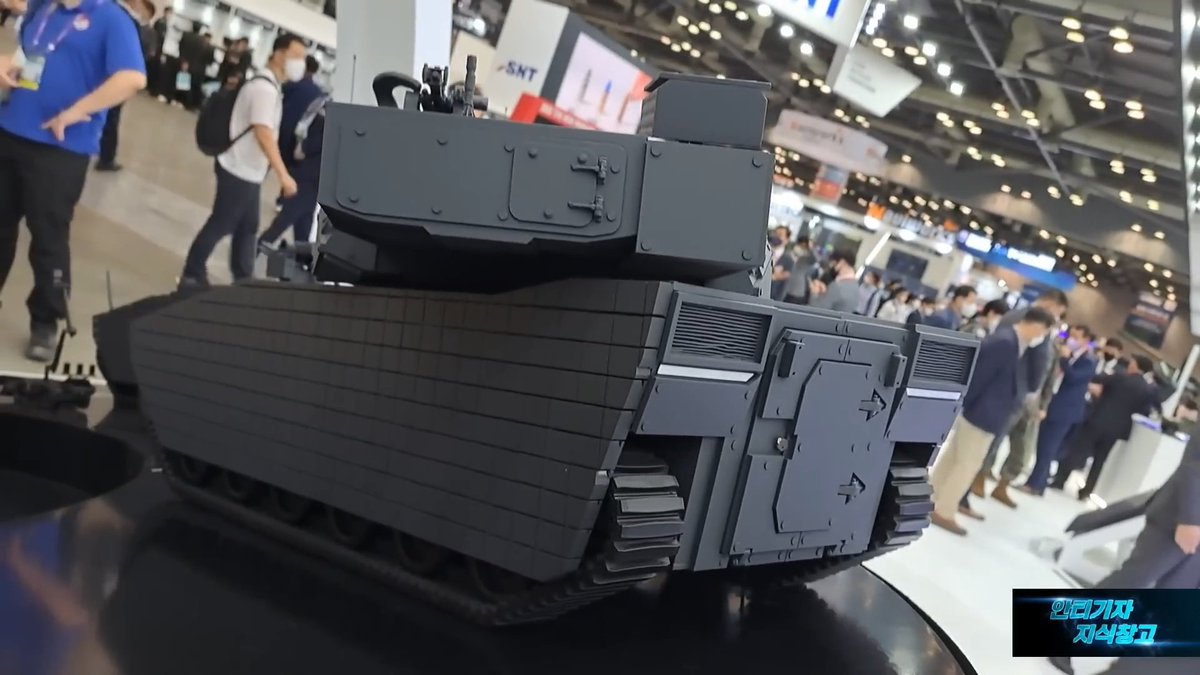 DeltaEchoAlphaNovember on X: "The light-medium tank market is getting more  crowded. At ADEX 2023 Hanwha Defense just showed their latest mock-up  concept of their K-MPF (Korean Mobile Protected Firepower) based on an