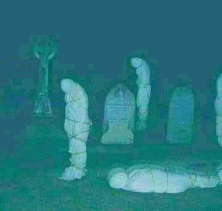 Cool_Ustaz's tweet image. 🔰HOW DO THE DEAD REALIZE THEY ARE DEAD?

Just a reminder...

✅ "Innalillahi wa Innailaihi Rajiun!!!"

✅ The dead person does not realize that he died at the beginning. He feels himself dreaming of death, he sees himself crying, bathing, knotting himself and going down to the…