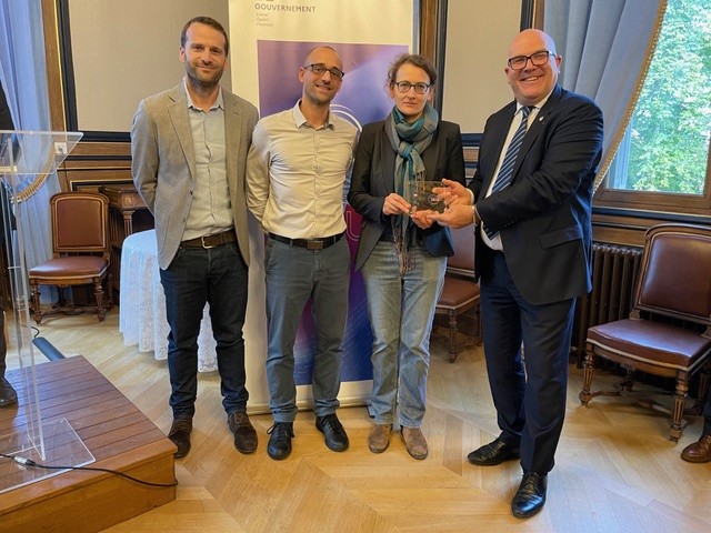 ⚙️ #Parlonsinnovation | 🏆Remise de prix pour l'entrepôt de données de santé dans le cadre des projets #France2030, avec Bruno Bonnell, secrétaire général pour l'investissement.
🤝 Projet coordonné par le <a href="/GroupementNova/">NOVA Groupement de coopération sanitaire</a> en collaboration avec <a href="/CHUBordeaux/">CHU de Bordeaux</a> et <a href="/CHULimoges/">CHU de Limoges</a>.