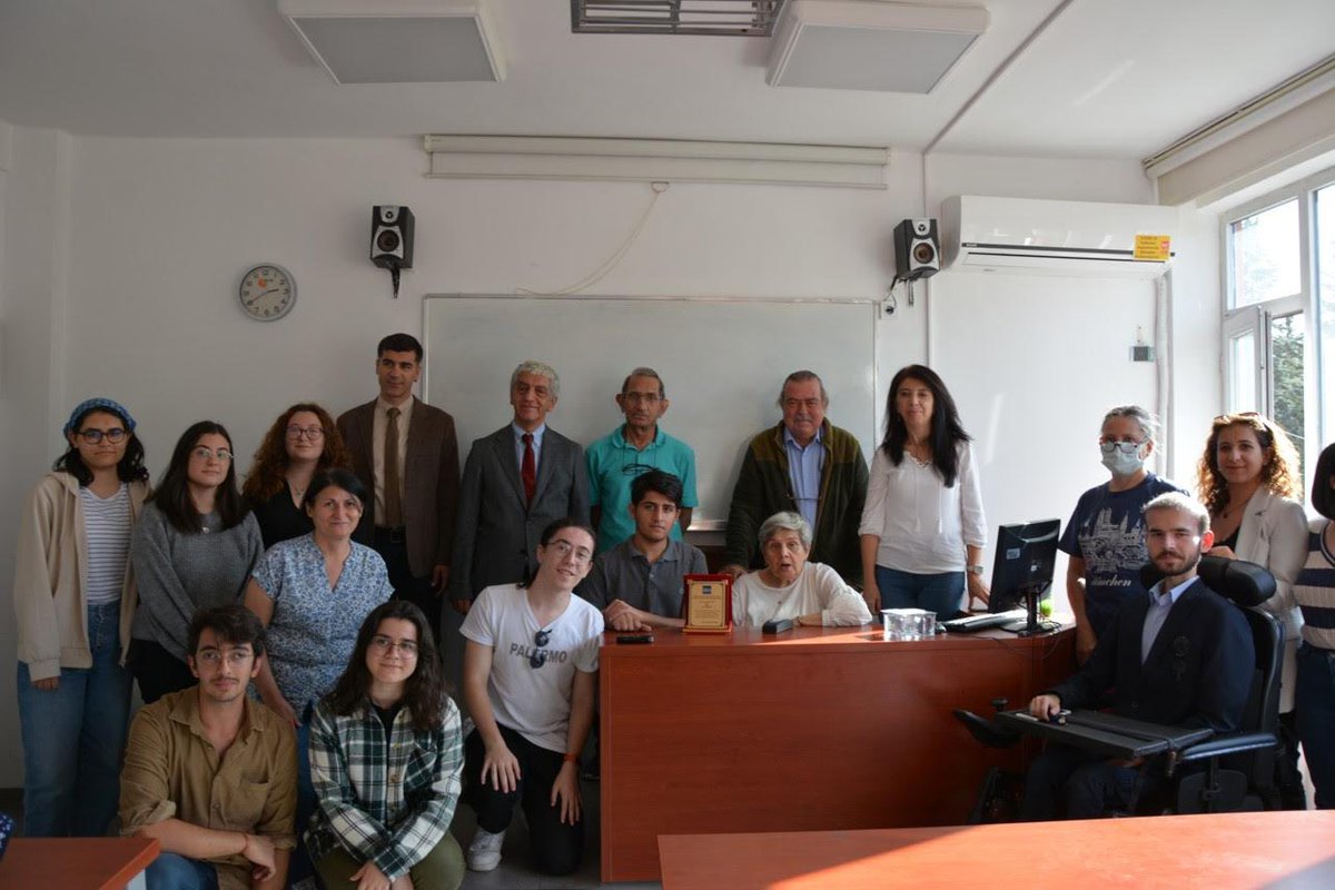 GorunumGzt's tweet photo. İLEF’te 100’üncü yıl söyleşileri başladı.

İlk oturumda Prof. Dr. Oya Tokgöz “Türkiye’de İletişim Eğitiminin Tarihi” başlıklı bir sunum yaptı. https://t.co/nnBcLidnYL