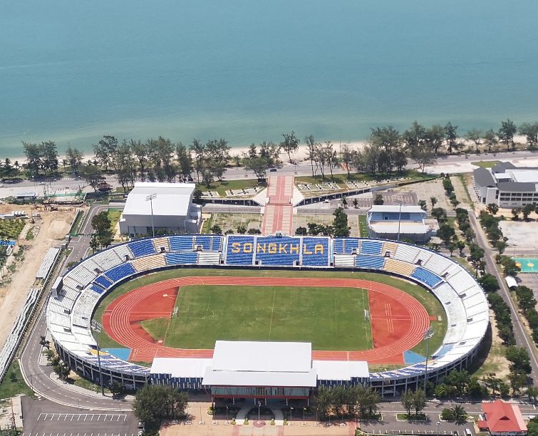 ชั้นเป็นคนใต้ที่พึ่งรู้ว่าสงขลามีสถานที่งี้ด้วยอะ จุคนได้ 45k  แล้วทำเลติดทะเลสวยมากนะ ศิลปินเกาหลีท่านใดสนใจมาได้จ้า คอนจบต่อด้วยไก่ทอดหาดใหญ่ฟินๆ