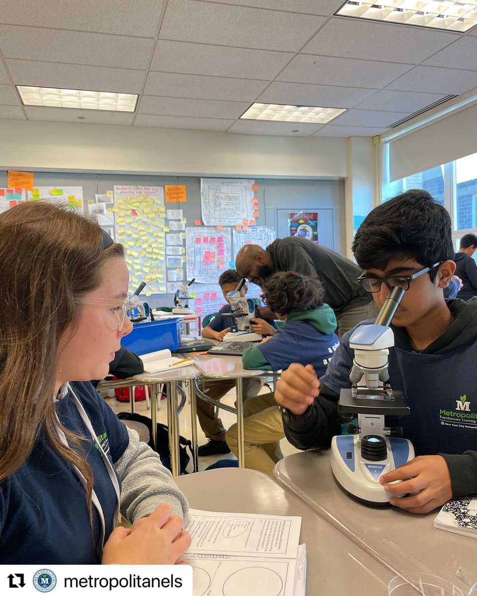 CIOBCitywide's tweet photo. Great to see young scientists at @MetropolitanELS in action! The 7th graders are using microscopes to examine various samples and distinguish between living &amp; non-living entities. Hands-on science exploration at its best!🔬🌿 #ScienceEducation #ExplorationInProgress🧫 @NYCSchools https://t.co/rKsrZq6qoa