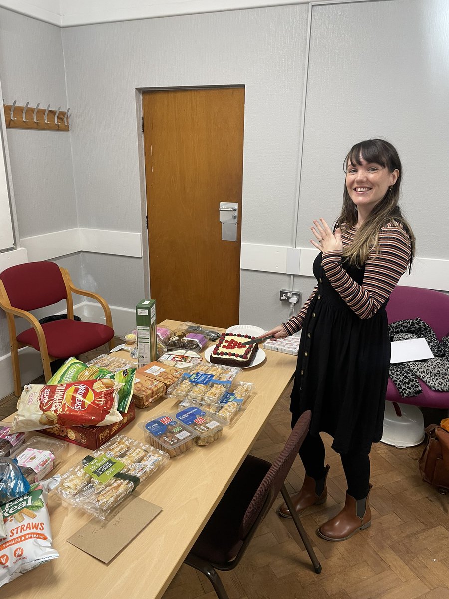 Our lovely CPN Thea has finally tied the knot 💍 

Buffet lunch to celebrate 👩🏽‍⚕️ #EIP #swanseabay