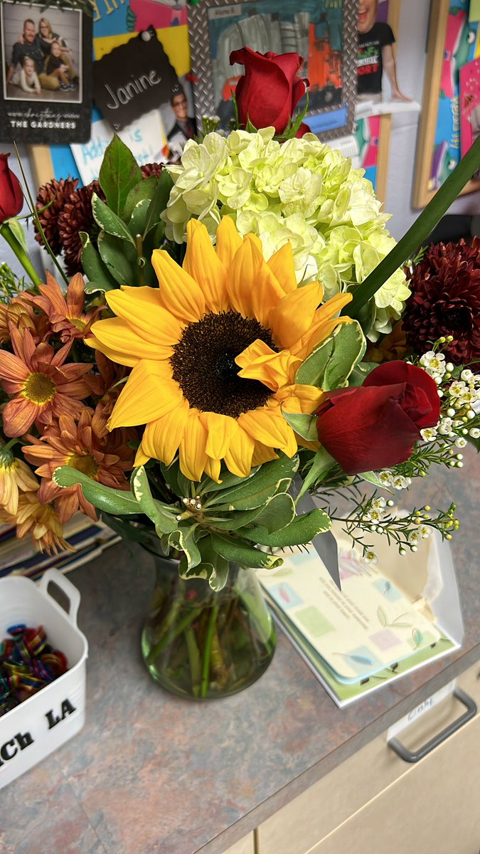 janinemich's tweet photo. Thank you to my school for the beautiful flowers. #channahonpride #cjhs https://t.co/cCOGZe5dyI