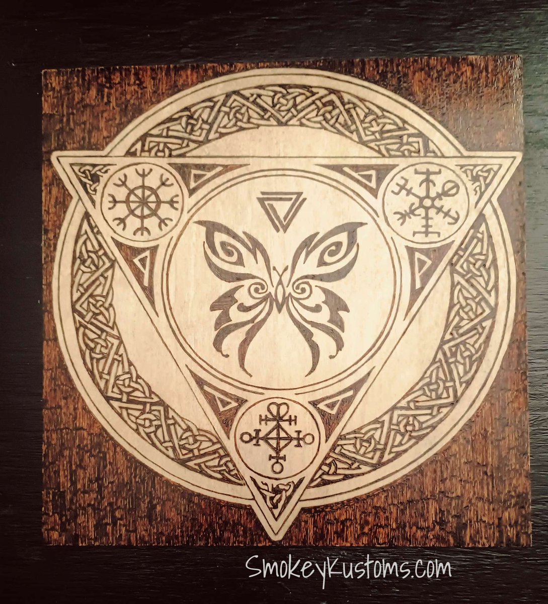 🔥 Check out my stunning 12x12 hand wood-burned Viking-inspired art, featuring a mesmerizing butterfly centerpiece. Elevate your decor with this unique piece. Available now at smokekustoms.com
🦋 #VikingArt #WoodburningArt #SmokeKustoms