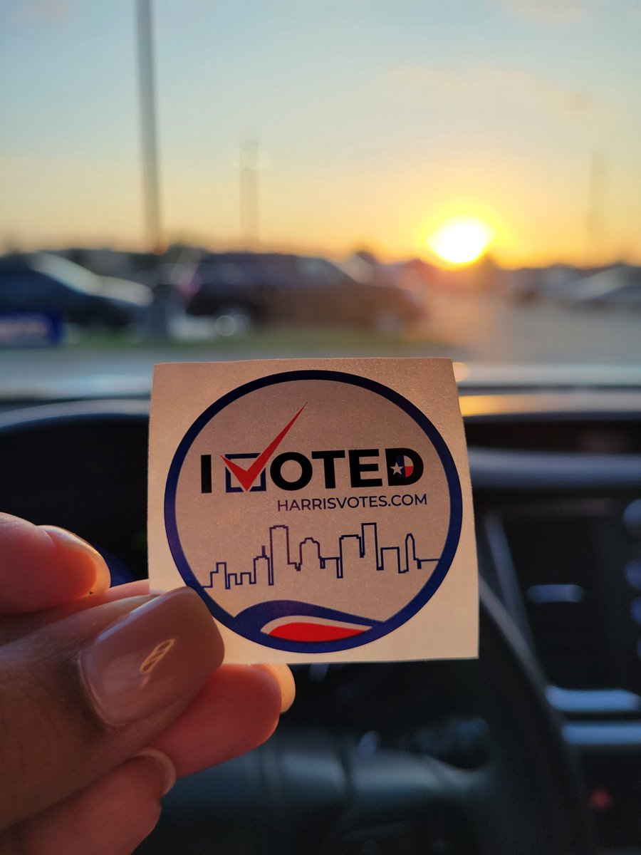 MrsReyesBroncos's tweet photo. Early Voting โ๏ธ
@BrosnahanES @PrinSilliman
#PurpleSquad #DoYourPart #VoteForPublicSchool #BroncoTough https://t.co/rR4eIyAPuw
