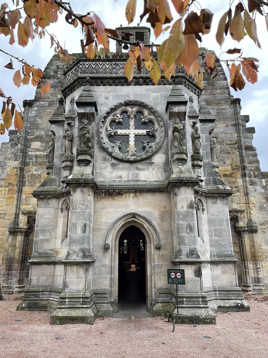 njbennett's tweet photo. Interesting to discover that there are some royal connections with Rosslyn Chapel.
A young Queen Victoria instigated the restoration after her visit here in 1842 & Charles opened the Visitors Centre in 1998.
#McCann #WillSinclair #Budapest #Clapham #BenChing #Lambeth #Templars https://t.co/yeiB91sTew