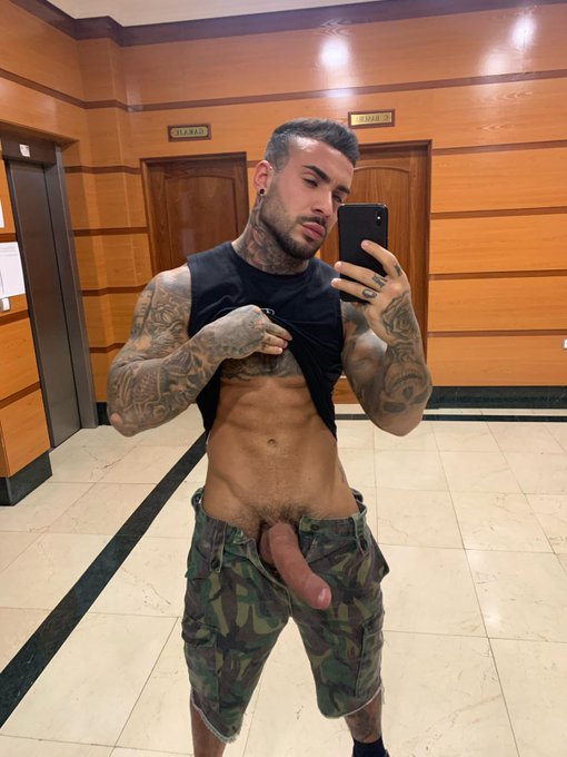 Watch Tatted Fit's leaked NSFW photo on TwXstars