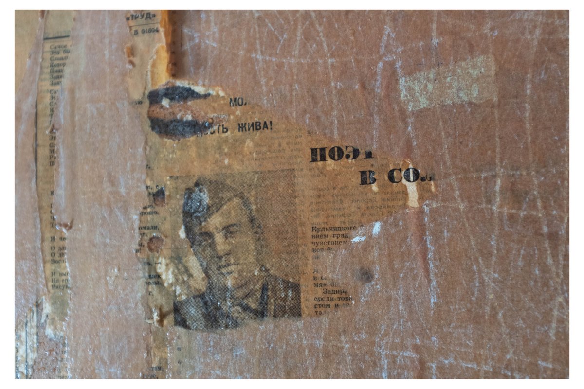 GuillaumeProts1's tweet photo. Toujours à Moscou. Des visages apparaissent sous le papier peint de la datcha. https://t.co/BBbgV7cpIb