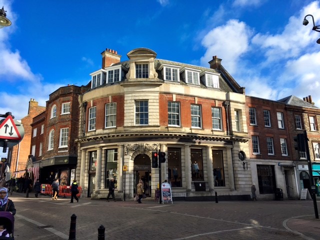ShaneAtQuintons's tweet photo. Prime location property To Let #Newbury 1980 sq. ft…….https://t.co/swuFZcU4Di https://t.co/bfPcSuuokO
