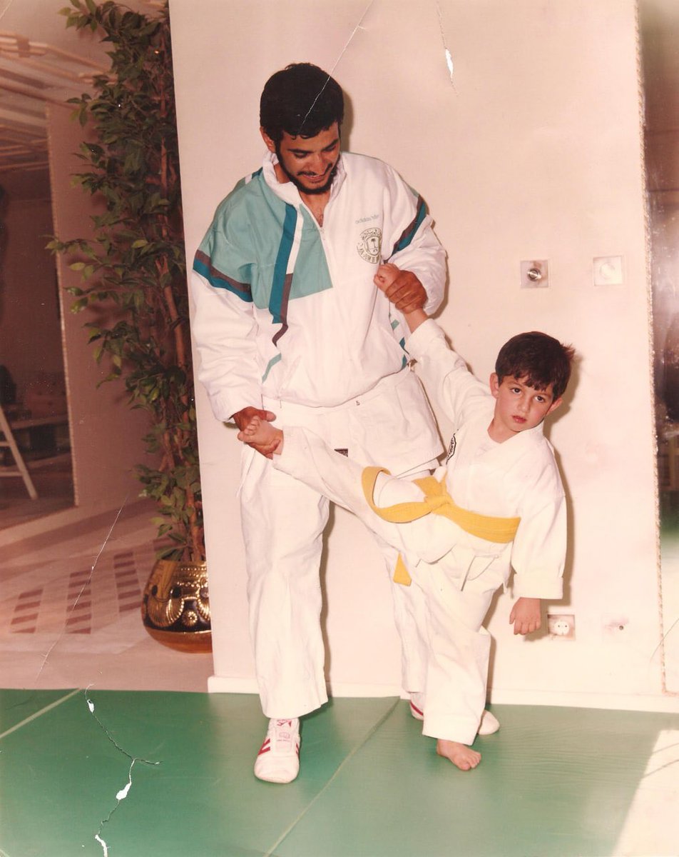 salehalareedh's tweet image. تدريب كاراتيه يجمع الكابتن #صالح_العريض مع صاحب السمو الملكي الأمير #الوليد_بن_خالد_بن_طلال بن عبدالعزيز آل سعود
المعروف بالأمير النائم والذي يرقد في غيبوبة منذ 18 عاما

يا أرحم الراحمين أشمله برحمتك الواسعه، وأفقه من غيبوبته، وأنعم عليه بالصحه والعافيه، وأفرح قلوب أحبائه بشفائه