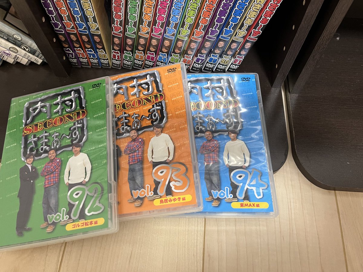 junjunmiyaan's tweet photo. 内さまの#92#93#94が届いた〜٩(ˊᗜˋ*)و
何巻までいくのでしょうか笑

#内村さまぁ〜ず https://t.co/kOodDtmuL7