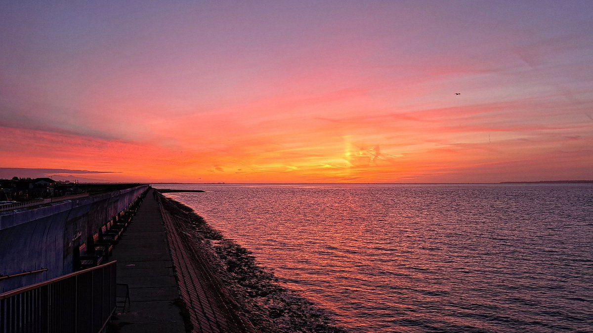 Another stunning #sunrise over #CanveyIsland #Essex <a href="/UKWeatherLive/">UK Weather Live</a> <a href="/AngliaWeather/">Anglia Weather</a> <a href="/bbcweather/">BBC Weather</a> <a href="/BBCLookEast/">BBC East</a> <a href="/metoffice/">Met Office</a> <a href="/ChrisPage90/">Chris Page - Weatherman</a> <a href="/WeatherAisling/">Aisling Creevey</a> <a href="/AmandaHouston/">Amanda Houston</a> <a href="/carolkirkwood/">Carol Kirkwood</a> <a href="/Kate_Kinsella/">kate kinsella</a> <a href="/lizzieweather/">Elizabeth Rizzini</a> <a href="/essexlive/">Essex Live</a>