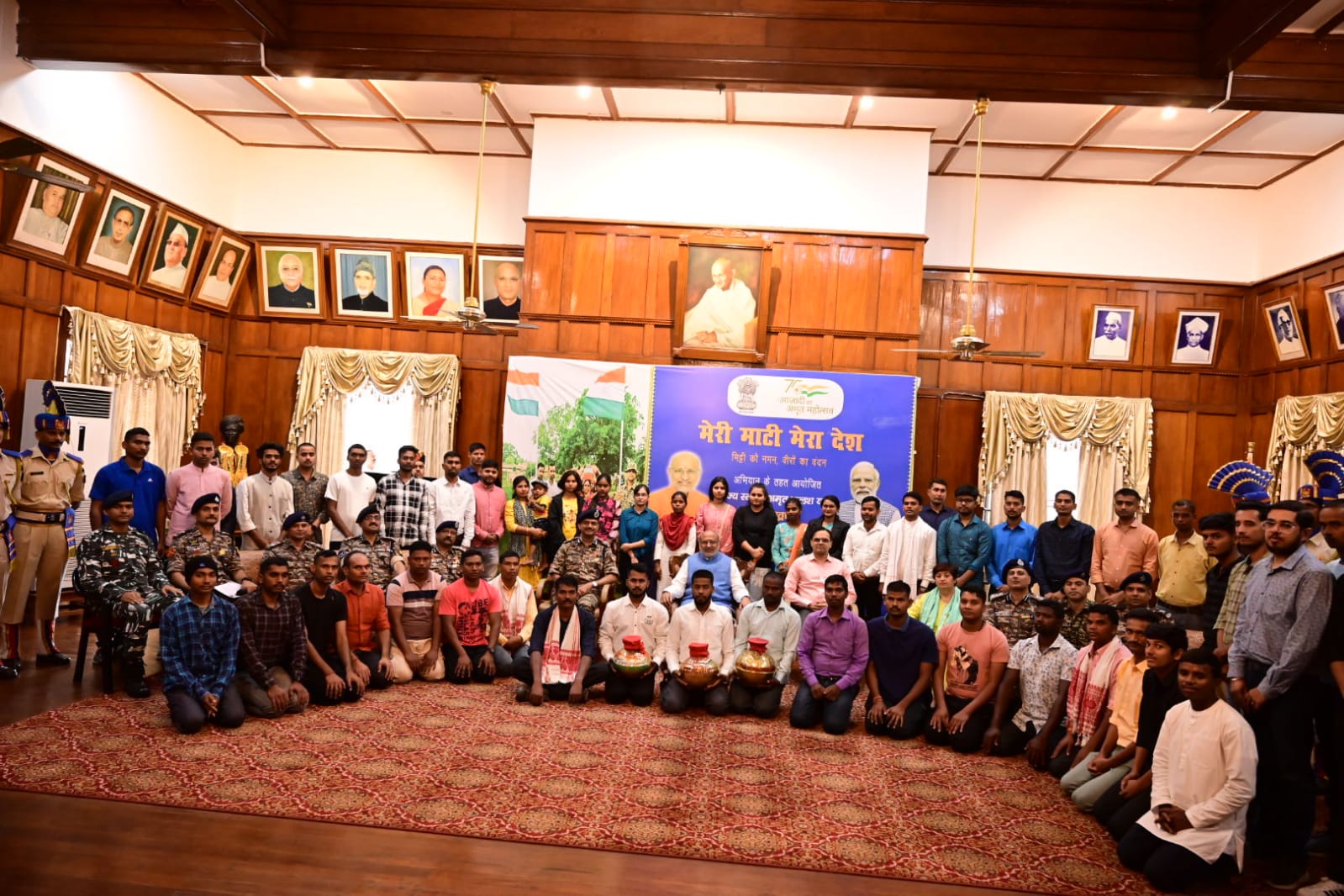 गवर्नर सीपी राधाकृष्णन ने प्राप्त किया अमृत कलश 'मेरी माटी, मेरा देश' कार्यक्रम में…-Governor CP Radhakrishnan received the Amrit Kalash in the program 'Meri Maati, Mera Desh'…