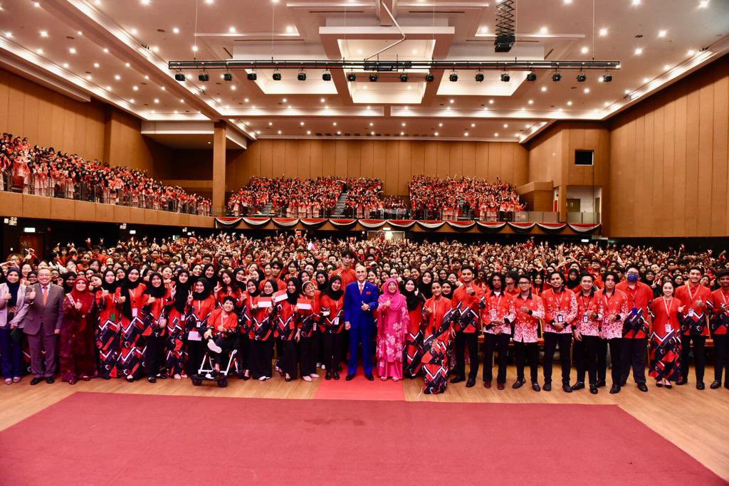 Officiated the @MSUMalaysia Oath Taking Ceremony. Tremendously meaningful event as we officially welcomed our new 2,400 #MSUrians. Wished everyone all the best as they embark on this transformative journey @MSUcollege @MSUscd #tranforminglives #enrichingfuture